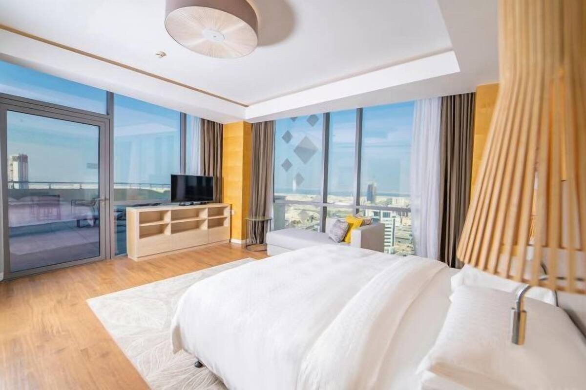 Down duvets, minibar, in-room safe, desk