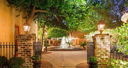 The Lodge Alley Inn ~ 1 makuuhuoneen parvi