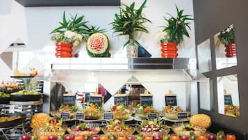 2 restaurants, breakfast, lunch, dinner served; international cuisine