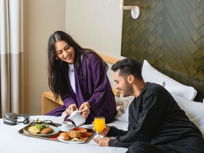 Standaard tweepersoonskamer, 1 tweepersoonsbed | Een kluis op de kamer, een bureau, een laptopwerkplek