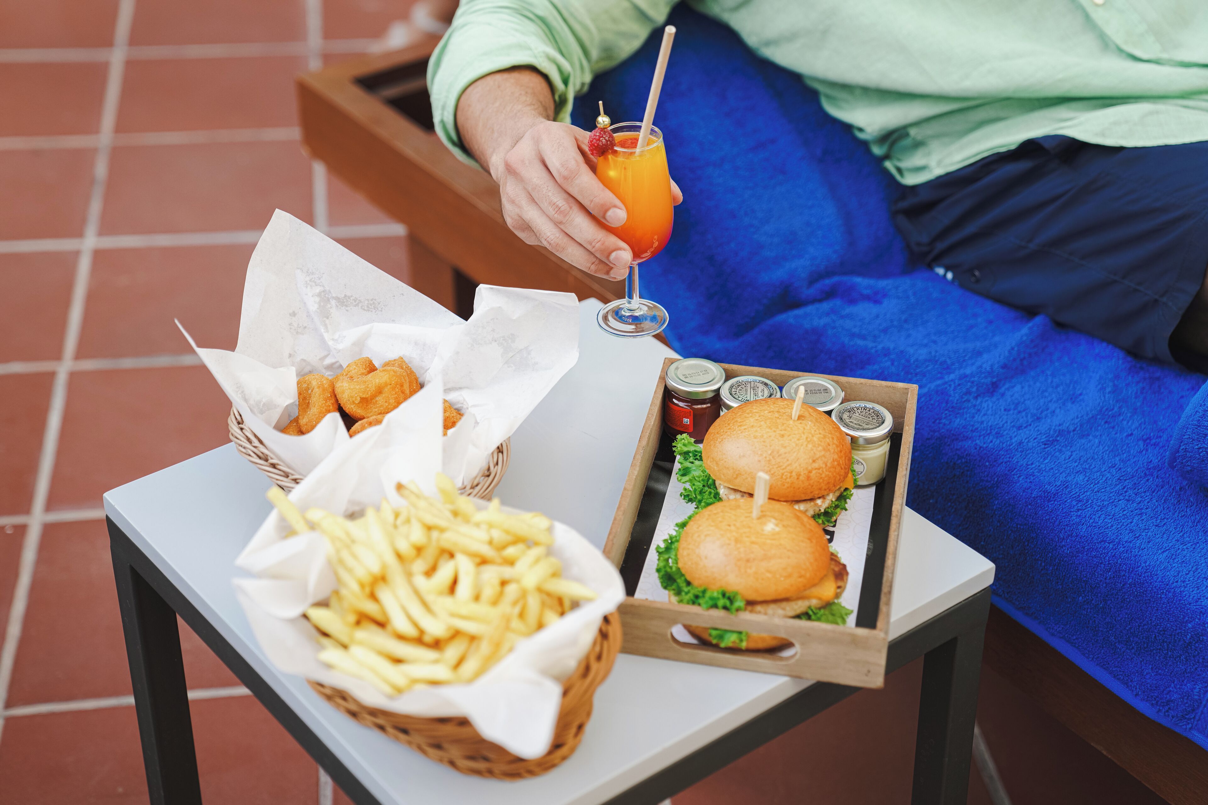 outdoor pool, open 7:00 am to 6:00 pm, pool loungers