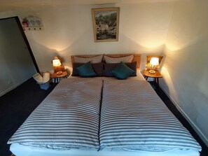 1 bedroom, bed sheets