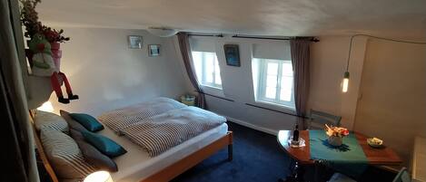 1 bedroom, bed sheets