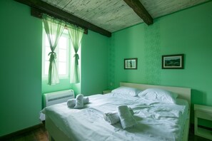 Doppia Premium, vista lago | Minibar, con arredamento individuale, una scrivania, postazione laptop