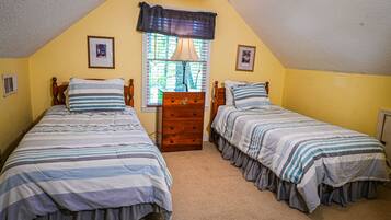 3 habitaciones, tabla de planchar con plancha, internet y ropa de cama