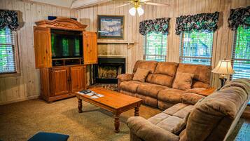 电视、壁炉、桌上足球、乒乓球