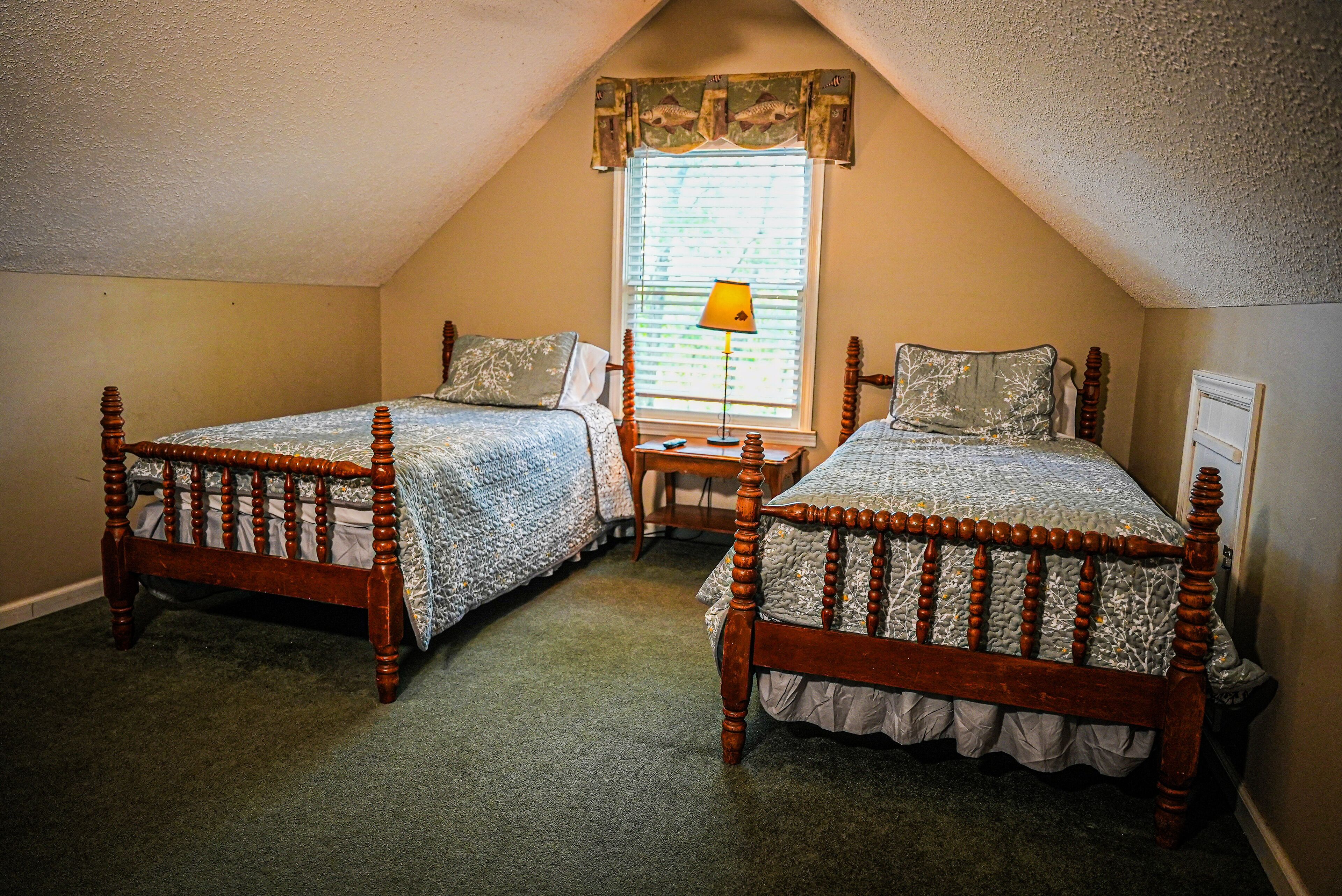 3 bedrooms, iron/ironing board, internet, bed sheets