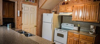 Enticing chalet located less than 1 mile from the heart of Pine Mountain!
