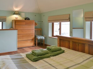 1 quarto, Wi-Fi de cortesia, roupa de cama
