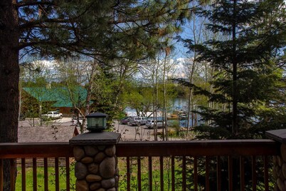 Harriman Springs Resort Cabin 1 - A Vacation House with Accommodations & Views