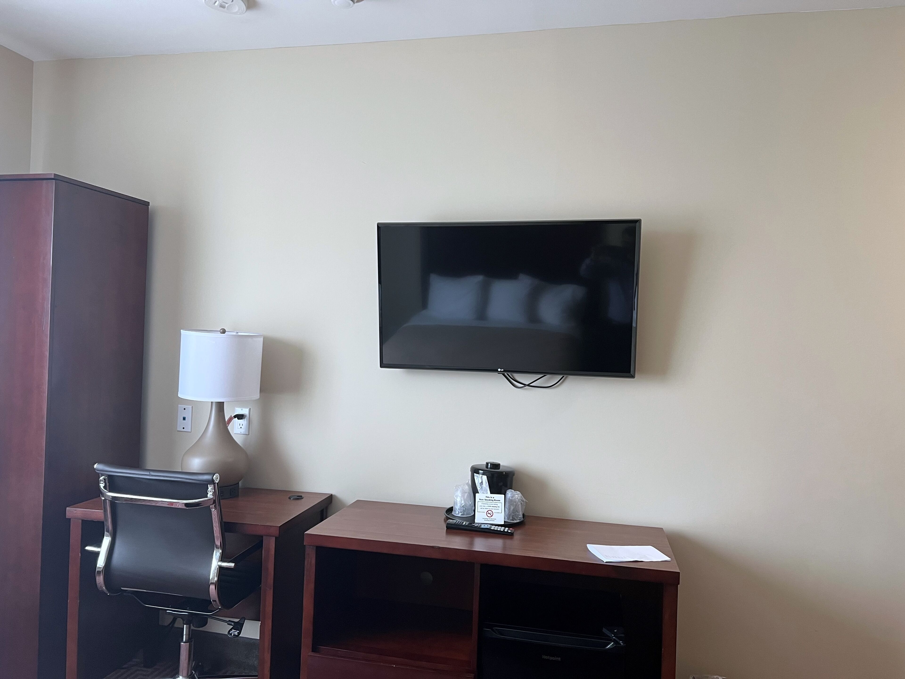 desk, blackout curtains, iron/ironing board, free wifi