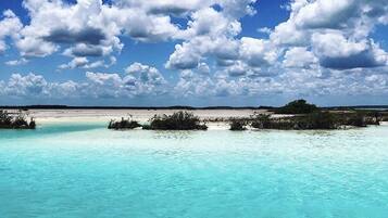 Playa privada y playa de arena blanca
