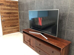 Habitación cuádruple Deluxe | Ropa de cama de alta calidad, edredón y camas Select Comfort 