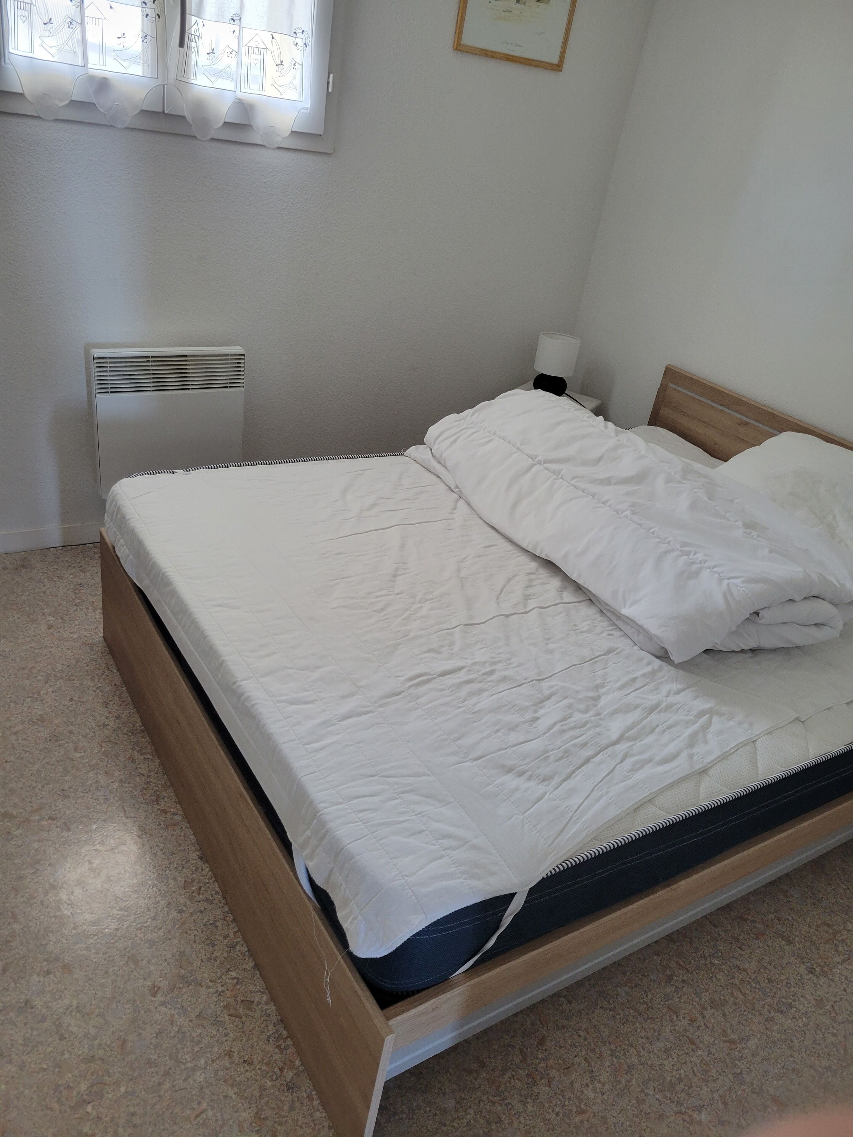 1 bedroom, bed sheets