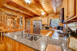 雪櫃、微波爐、焗爐、爐具