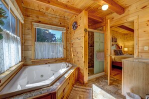 Ensemble douche/baignoire, baignoire à jets, sèche-cheveux