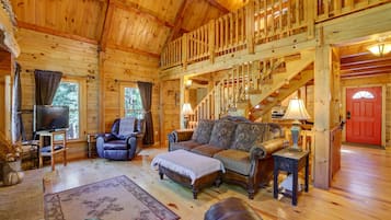 Smart TV, fireplace, DVD player, books