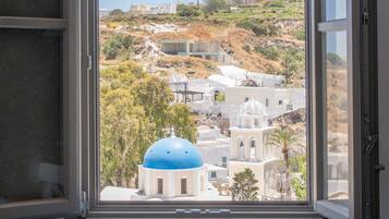 Suite, Balcony | In-room dining