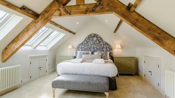 4 bedrooms, free WiFi, bed sheets