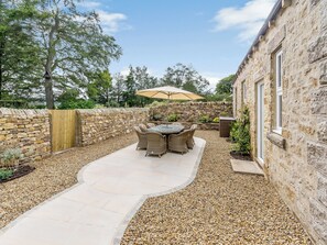 Outdoor dining - 4 bedroom accommodation in Slaley, near Hexham (Slaley, near Hexham)