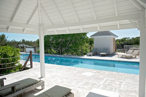 Very Large Studio & Porch, 5 Min Walk to Beach, Secluded, Tranquil & Green