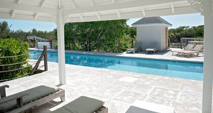 Very Large Studio & Porch, 5 Min Walk to Beach, Secluded, Tranquil & Green