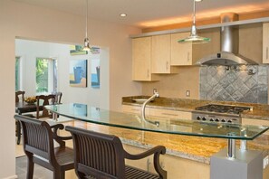 冰箱、微波炉、洗碗机、厨具/餐具