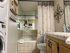 Combined shower/bathtub - Updated Sports Village Condo, Spacious 1 BD 1 BA (St. George)
