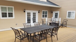 Outdoor dining - 45 minutes from Moab, located in Green River Utah  R guest house (Green River)