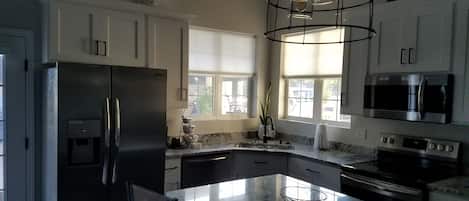Refrigerador, microondas, horno, placa de cocina