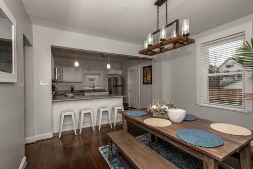 Cincy home sleeps 18!