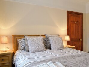 4 bedrooms, free WiFi, bed sheets - 4 bedroom accommodation in Bassenthwaite, near Keswick (Bassenthwaite, near Keswick)