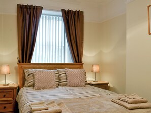 4 室のベッドルーム、WiFi (無料)、ベッドシーツ