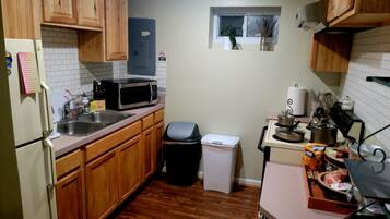 Køleskab, mikrobølgeovn, ovn, kogeplade