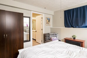 1 bedroom, desk, travel crib, free WiFi