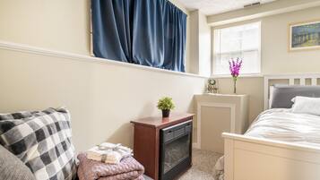 1 bedroom, desk, travel crib, free WiFi