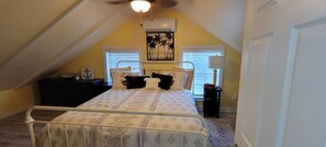 3 bedrooms, desk, travel crib, free WiFi