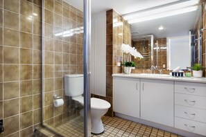 Departamento | Baño | Tina y regadera independientes y amenidades de baño gratuitas 
