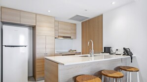 Apartment | Private kitchen | Full-sized fridge, microwave, oven, stovetop - Avani Broadbeach Private 2 Bedroom (Broadbeach)
