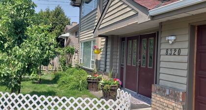 SPACIOUS. QUIET ROOM W PRIVATE BATHROOM IN GREAT HOUSE