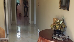 A hallway with a wooden console table, a mirror, and a potted plant. - SPACIOUS. QUIET ROOM W PRIVATE BATHROOM IN GREAT HOUSE (Richmond)