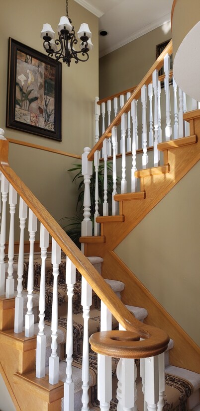 SPACIOUS. QUIET ROOM W PRIVATE BATHROOM IN GREAT HOUSE