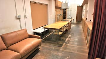 Room (/10) | Living area | Flat-screen TV, DVD player