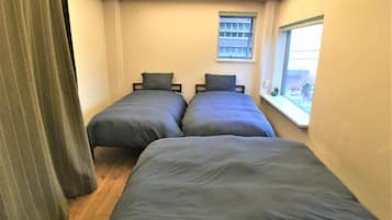 Room (/10) | Iron/ironing board, free WiFi, bed sheets