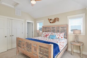 6 bedrooms, iron/ironing board, WiFi, bed sheets