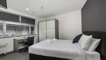 Zimmer (Queen) | Schreibtisch, Bügeleisen/Bügelbrett, kostenloses WLAN, Bettwäsche