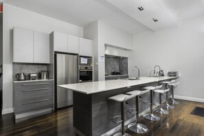 小冰箱、微波爐、電熱水壺