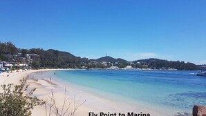 靠近海滩