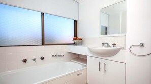 Bathtub