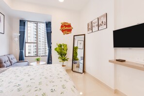 Desk, iron/ironing board, WiFi